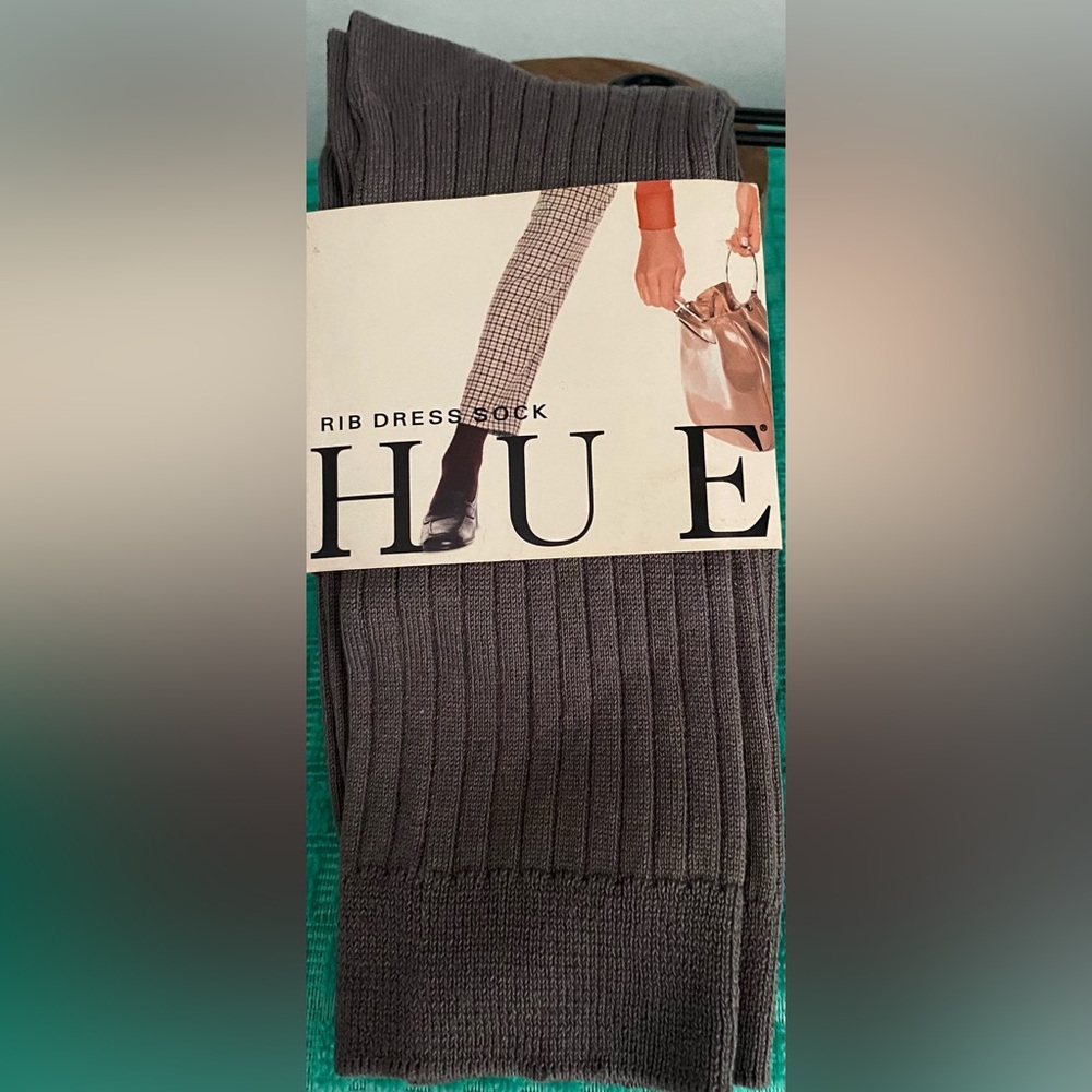 2-NWT-PAIRS OF WOMENS DRESS SOCKS VAN HEUSEN AND HUE - Picture 7 of 13